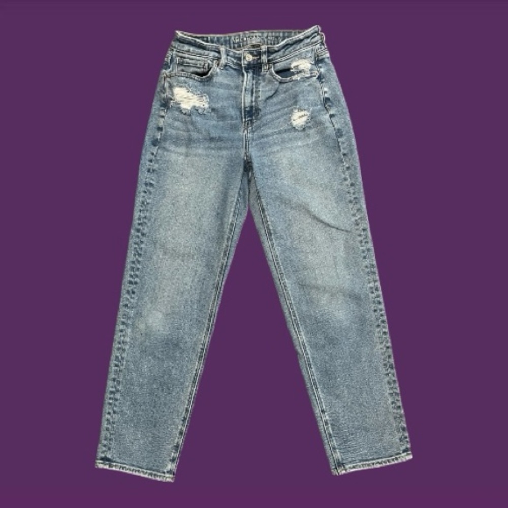 American Eagle light wash straight leg mom jeans size women’s 4